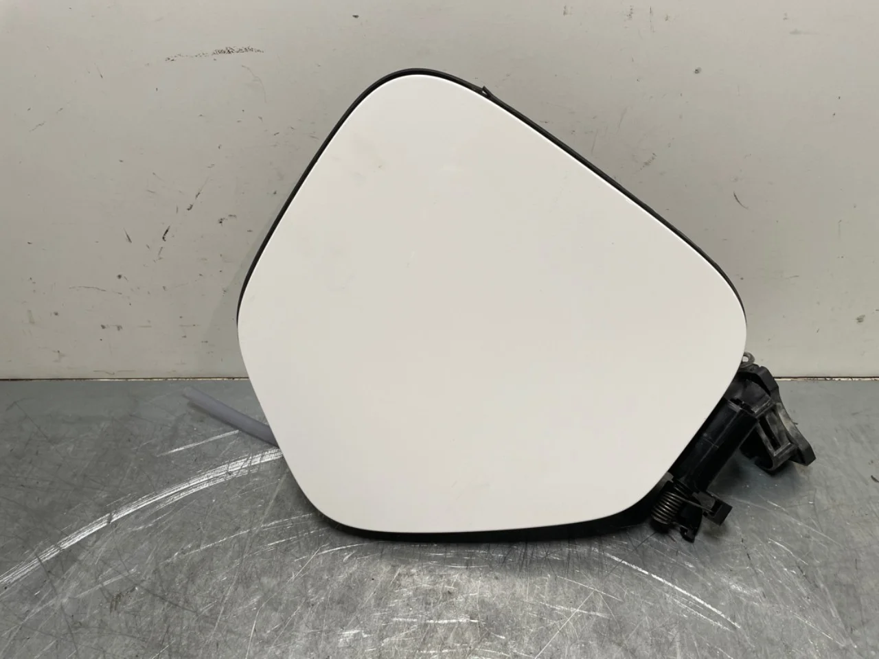 Volkswagen ID BUZZ/CARGO 2022- Charging port cover, electric / hybrid