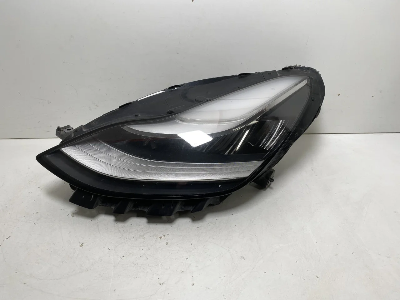 Tesla MODEL 3 2017--> Fényszóró, bal