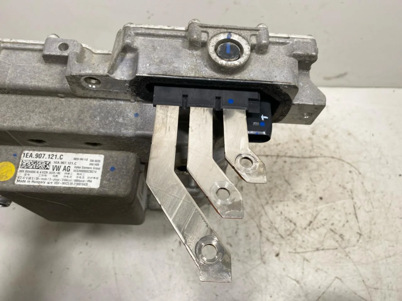 Audi Q4 E-TRON FZ 2021- Inverter, 12-220V view 4