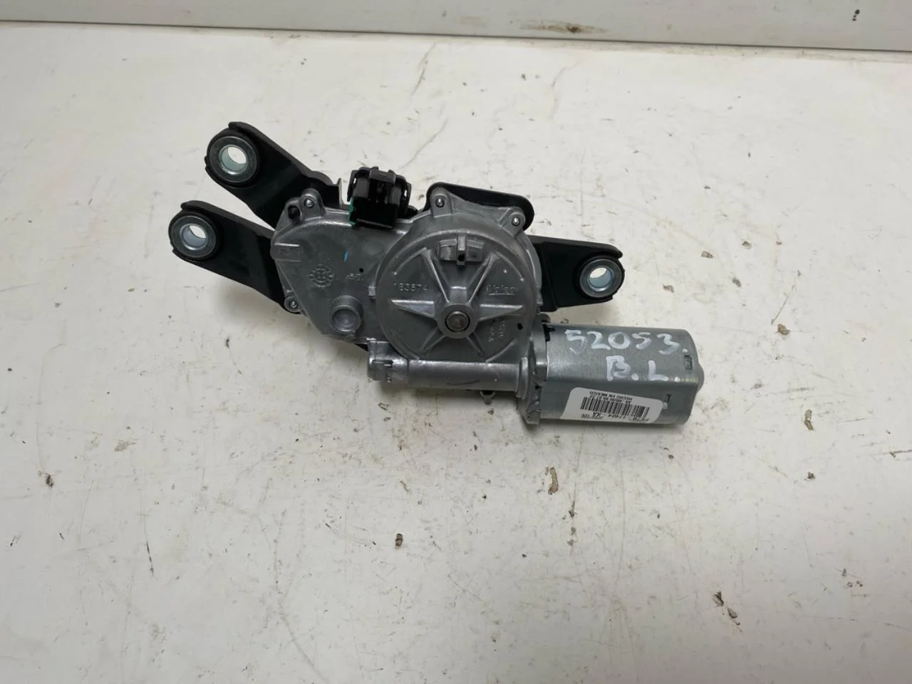 Ford MUSTANG MACH-E 2021- Tailgate wiper motor view 2