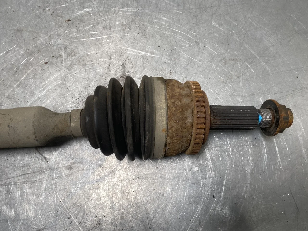 Kia SOUL 2009- Front right driveshaft view 2