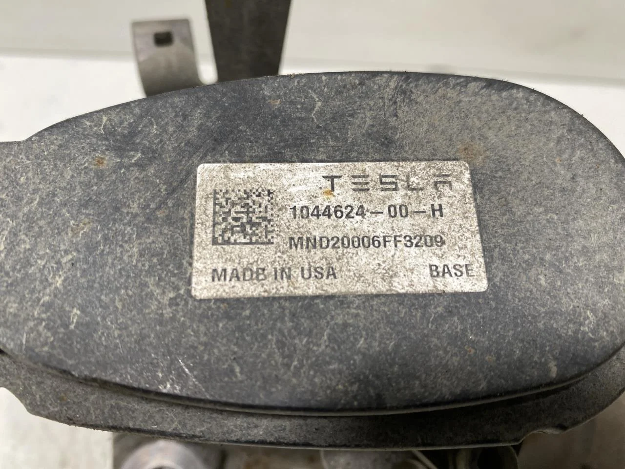 Tesla MODEL 3 2017--> Etrier frână spate dreapta vedere 4