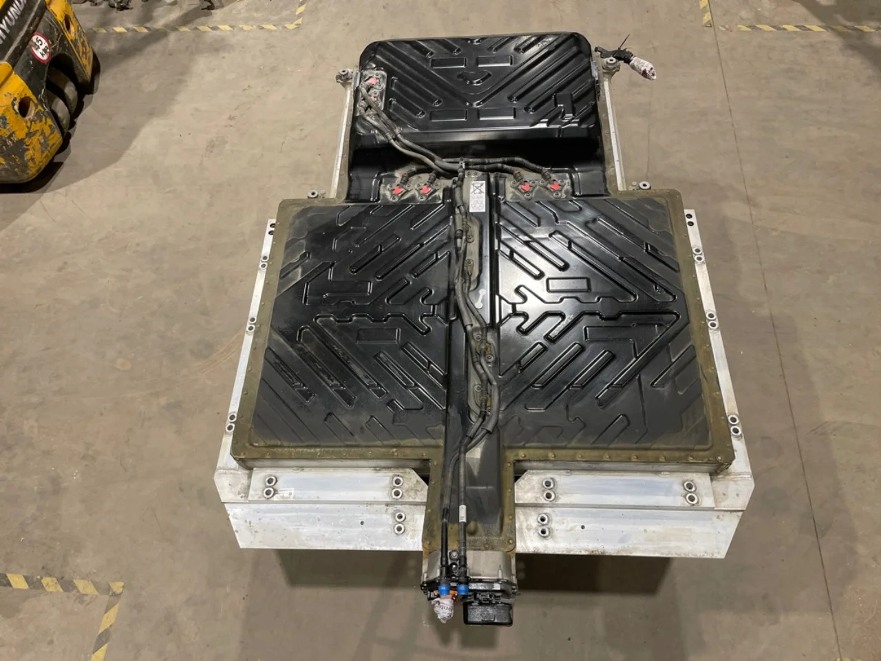 Mercedes EQA H243 2021- High-voltage battery view 3