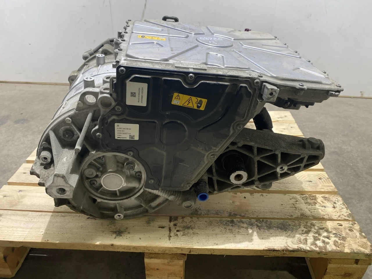 Mercedes EQS SUV X296 2022- Elektromos motor, hátsó vedere 2