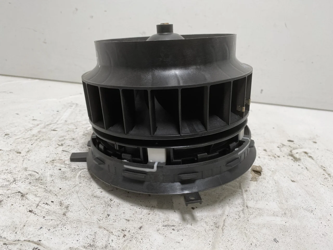 Mercedes EQC 2020- Fűtésventilátor motor view 3