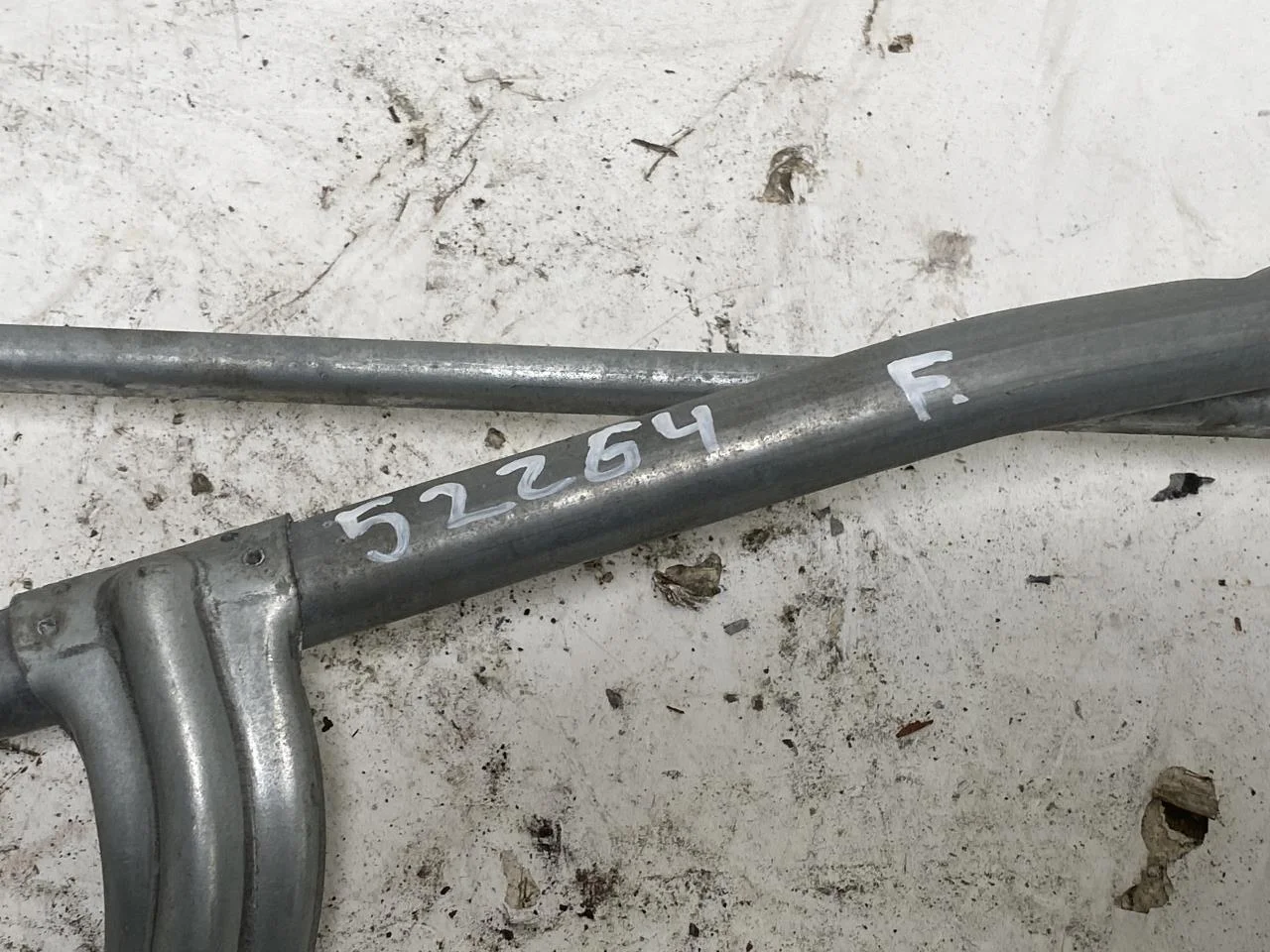 Mercedes EQC 2020- Windshield wiper linkage view 2