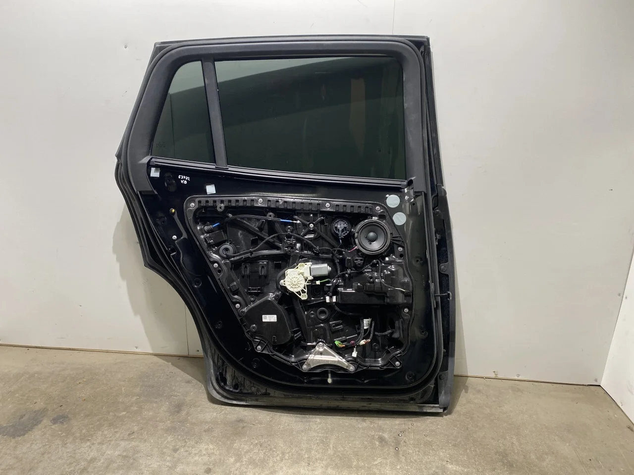 Mercedes EQS SUV X296 2022- Ușă spate stânga, 4 uși vedere 2