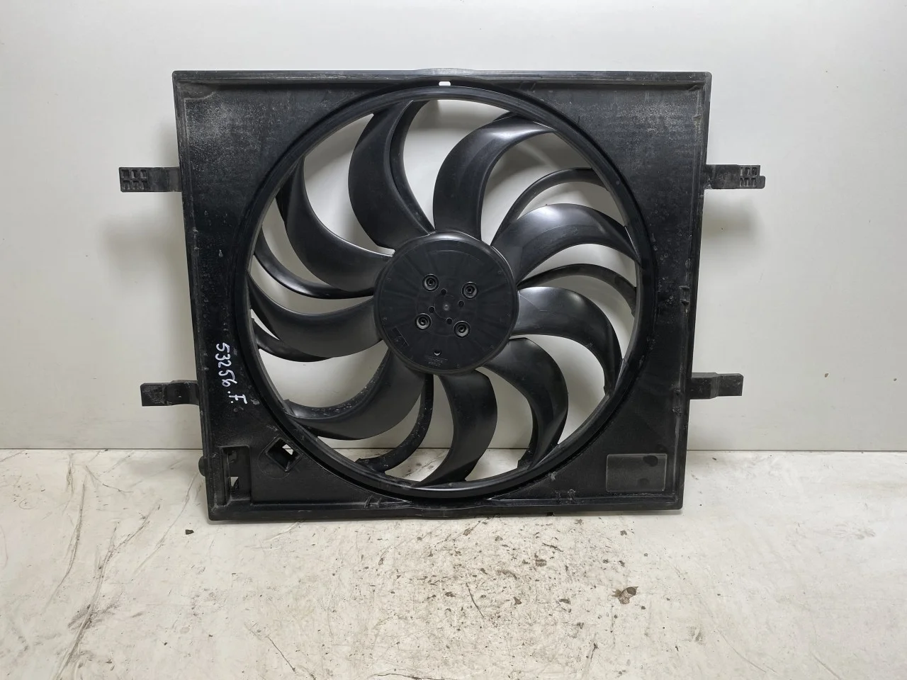 Volkswagen ID.7 TOURER 2024-> Electric cooling fan view 2