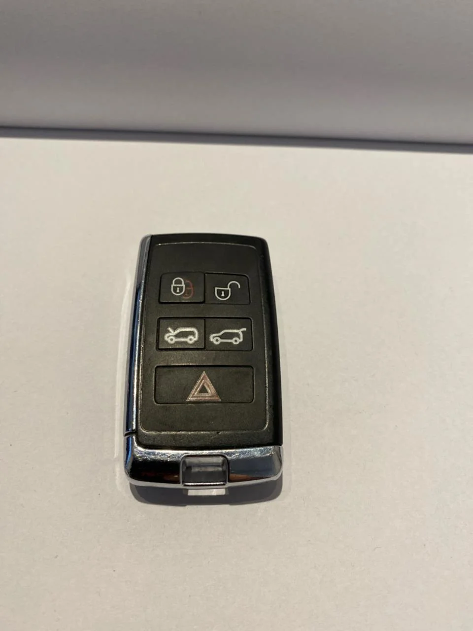 Jaguar I-PACE 2018- Remote control, central locking / alarm view 2