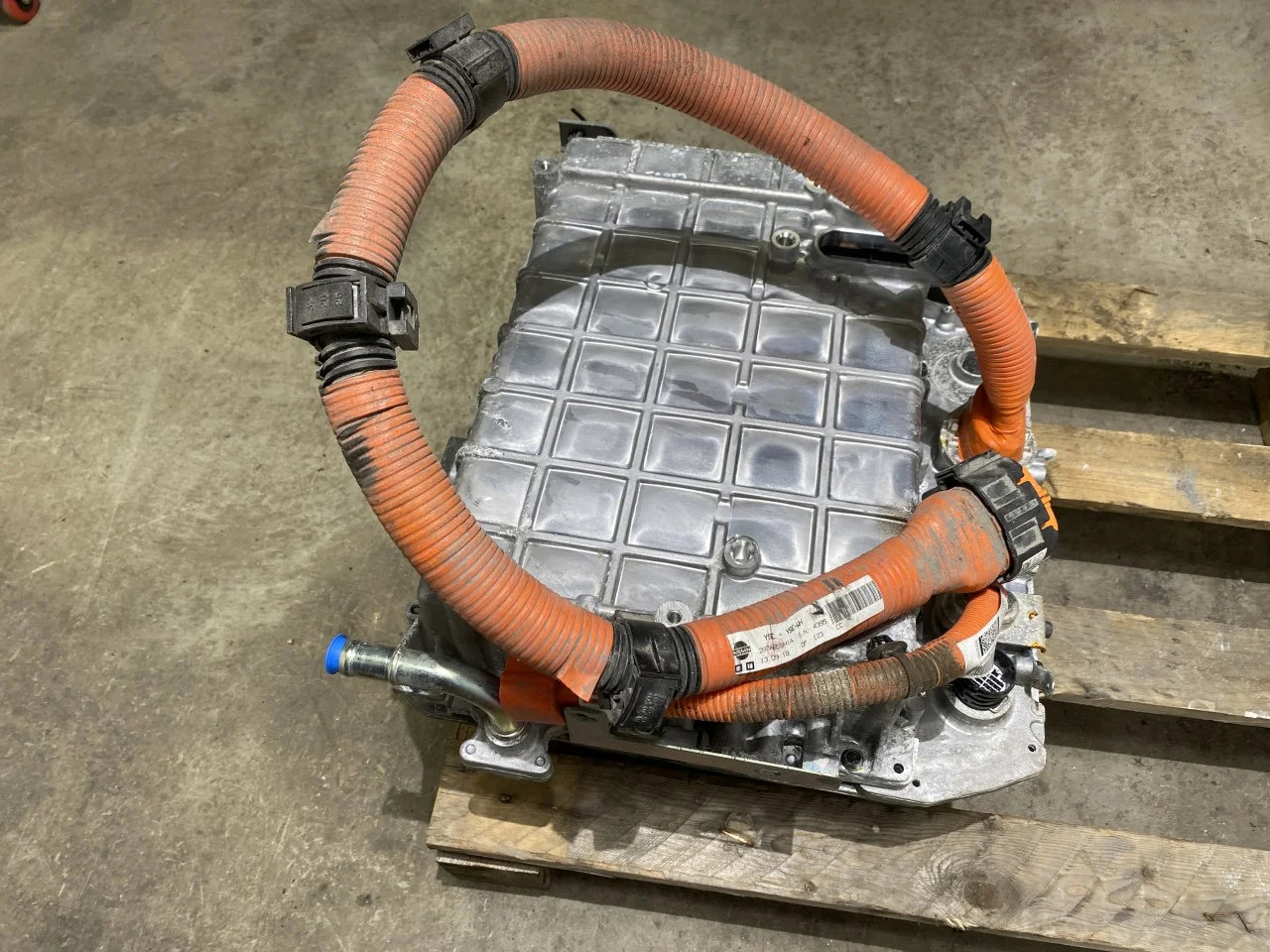 Nissan LEAF 2017-24 Akkumulátortöltő nézet 3