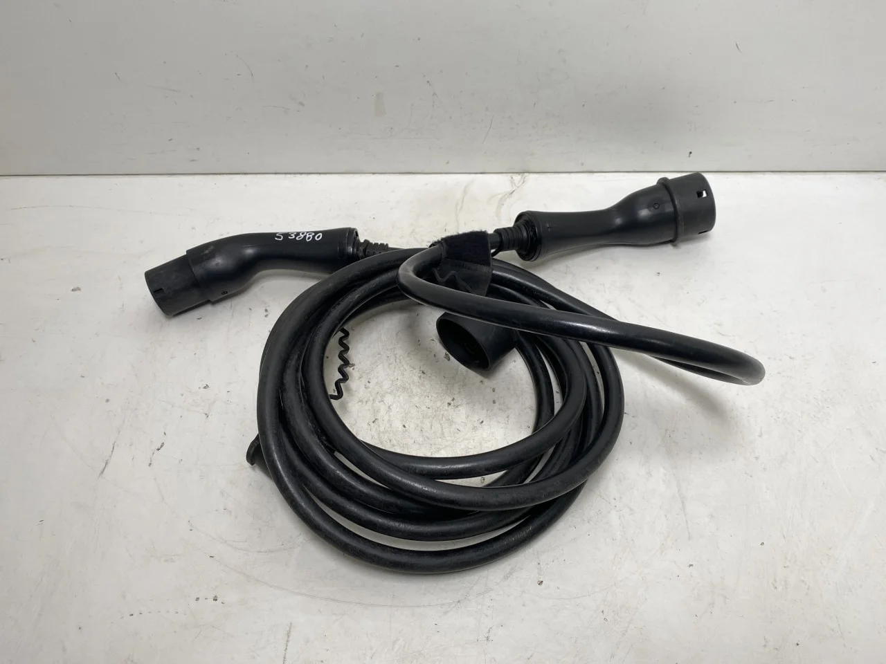 Volvo XC40/RECHARGE 2018- Battery charger