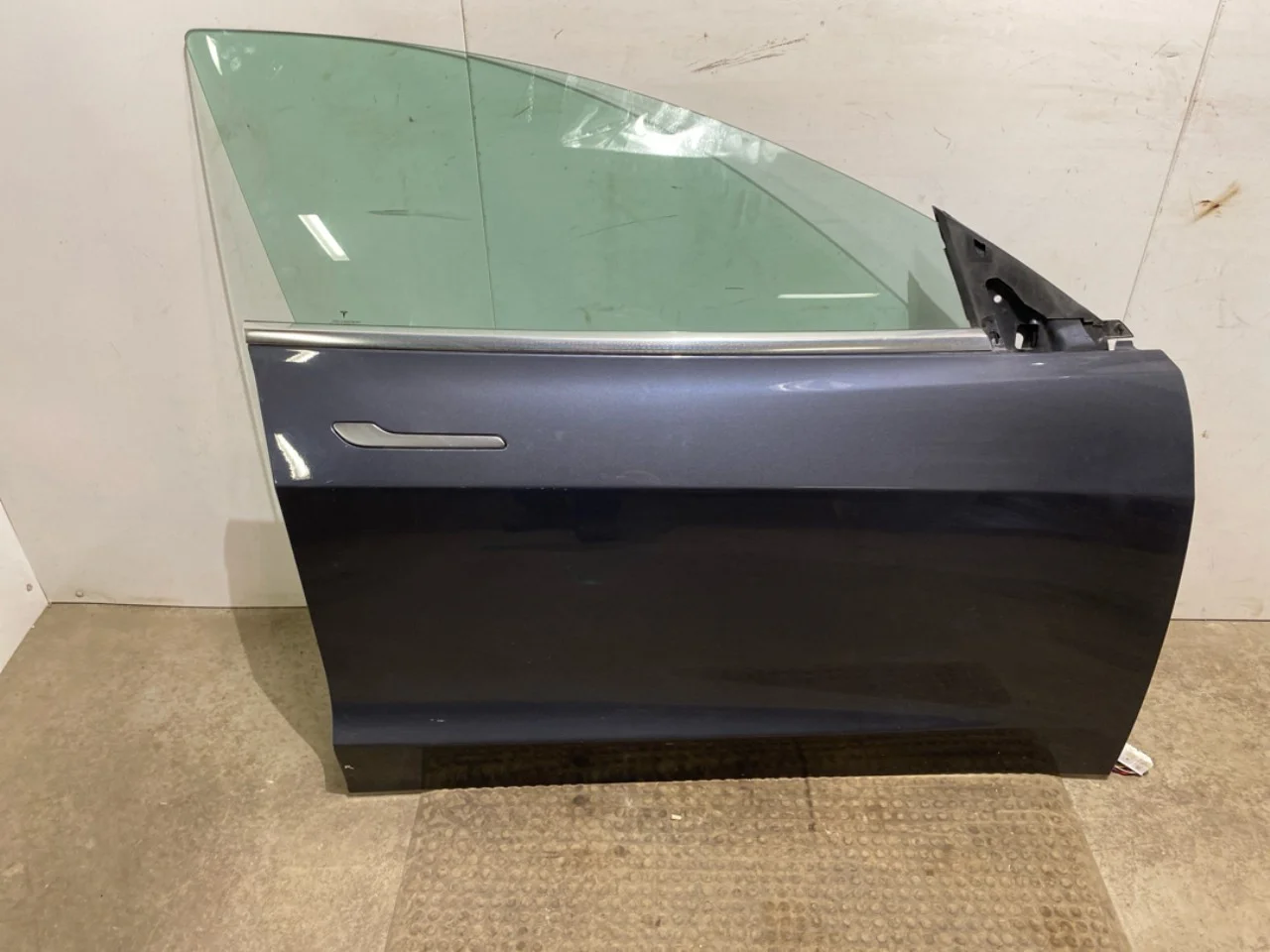Tesla MODEL 3 2017--> Door, 4-door, front right