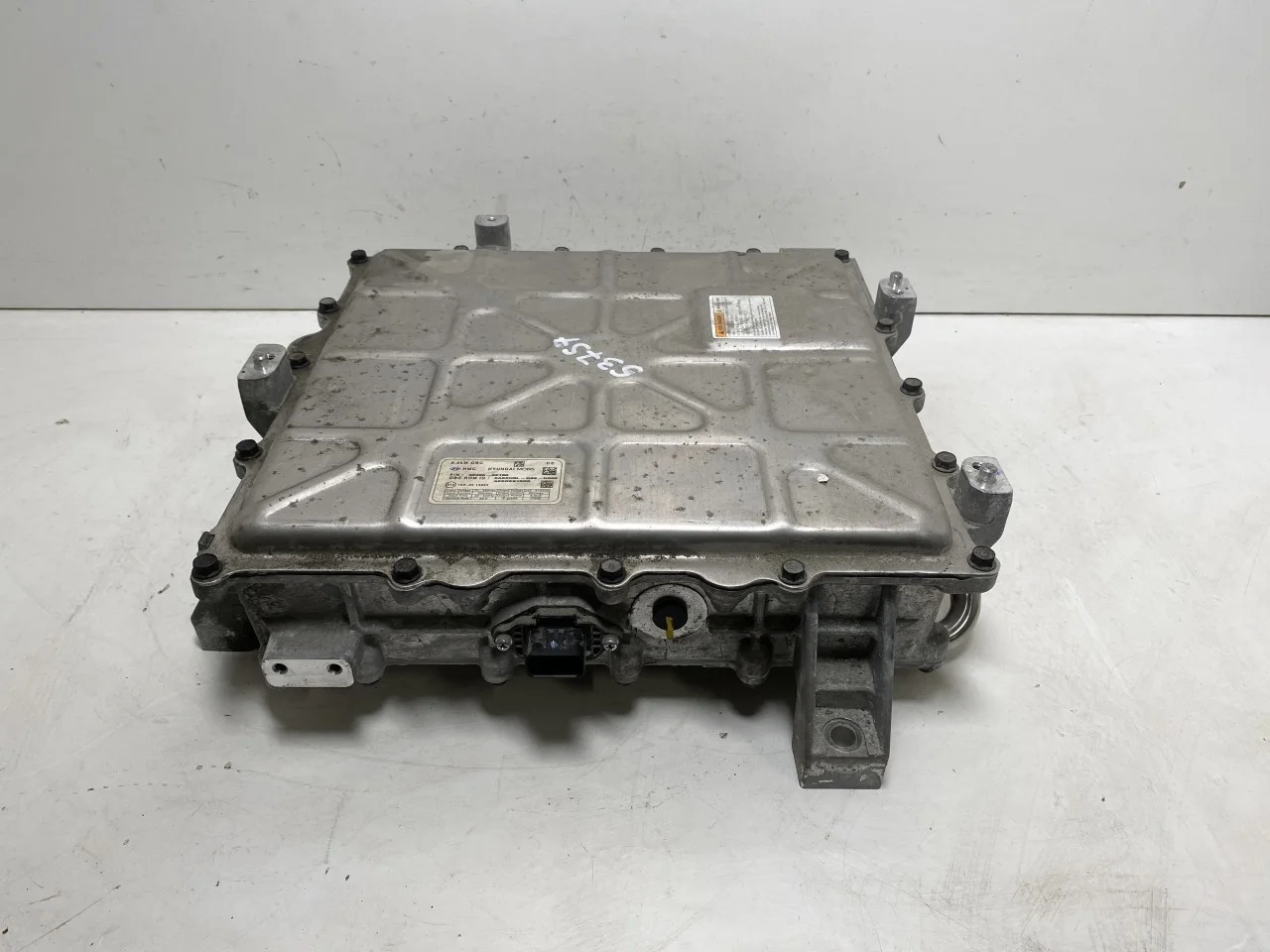 Hyundai IONIQ AE 2017-22 Battery charger