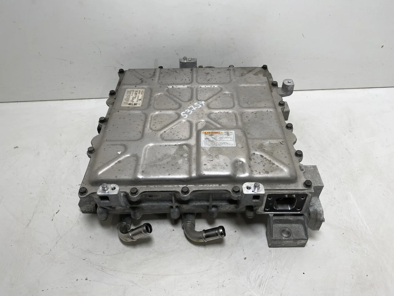 Hyundai IONIQ AE 2017-22 Battery charger view 2