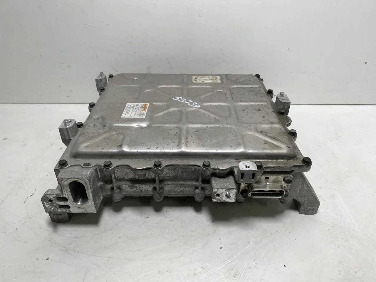 Hyundai IONIQ AE 2017-22 Battery charger view 3