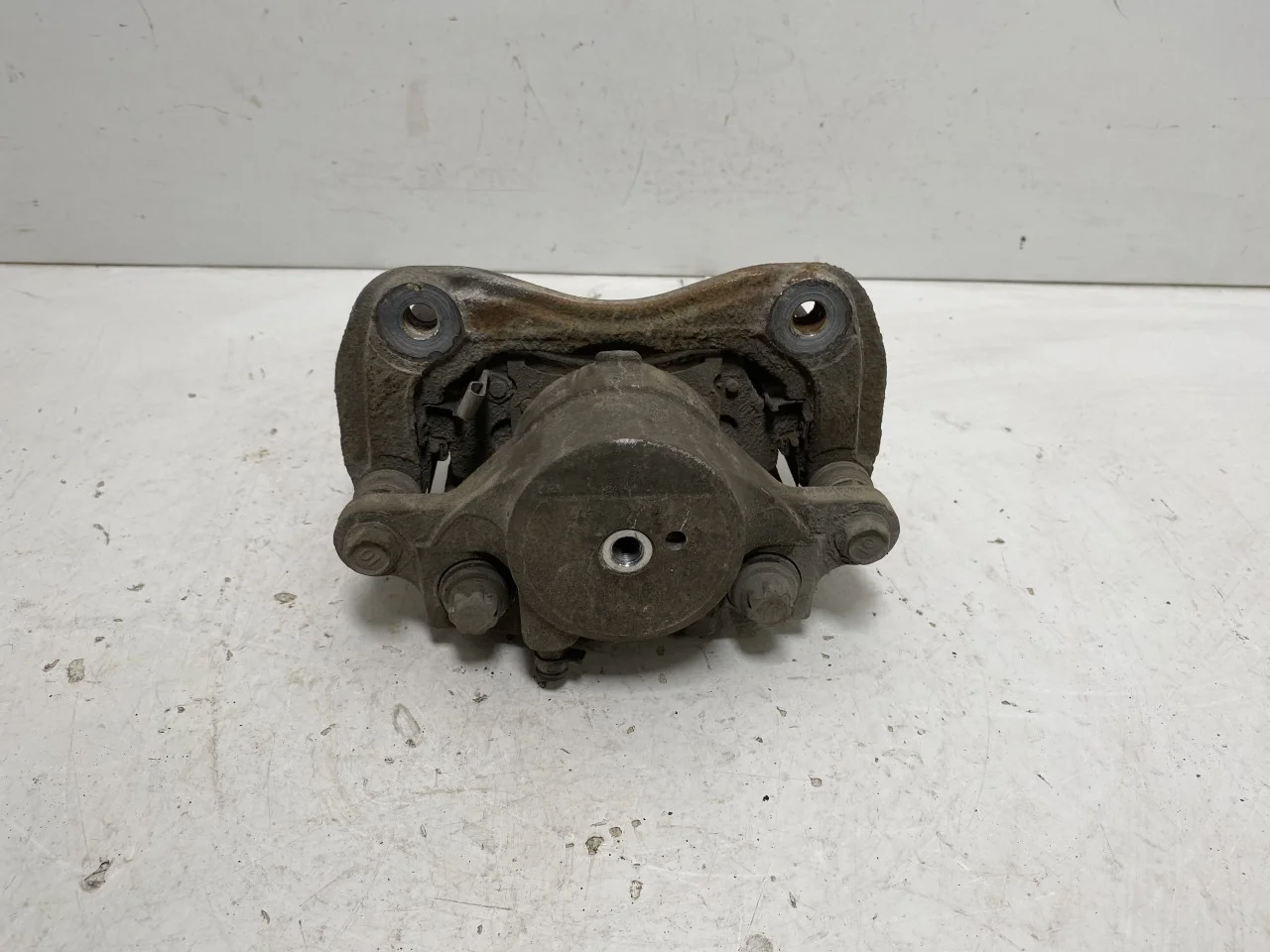 Hyundai IONIQ AE 2017-22 Front right brake caliper view 2