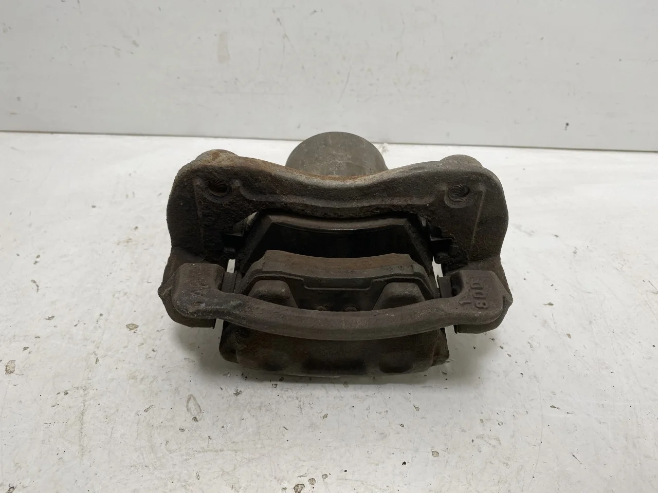 Hyundai IONIQ AE 2017-22 Front right brake caliper view 4