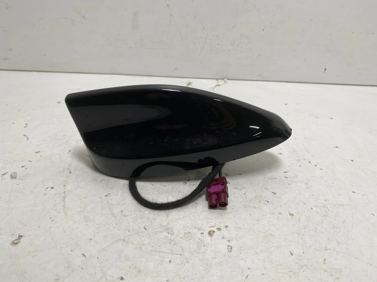 Ford MUSTANG MACH-E 2021- Antenna view 3