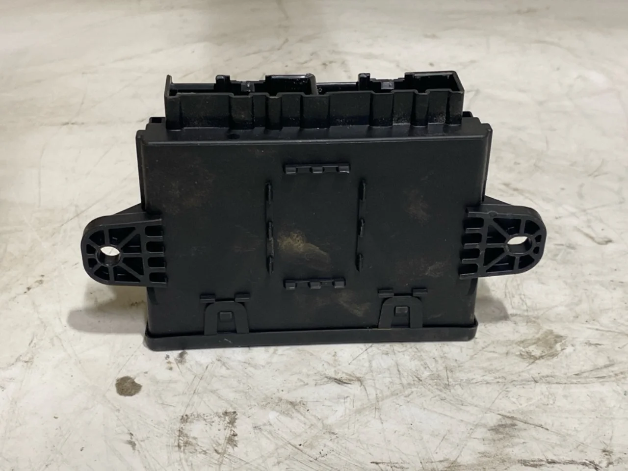 Ford MUSTANG MACH-E 2021- Control unit, tailgate view 2