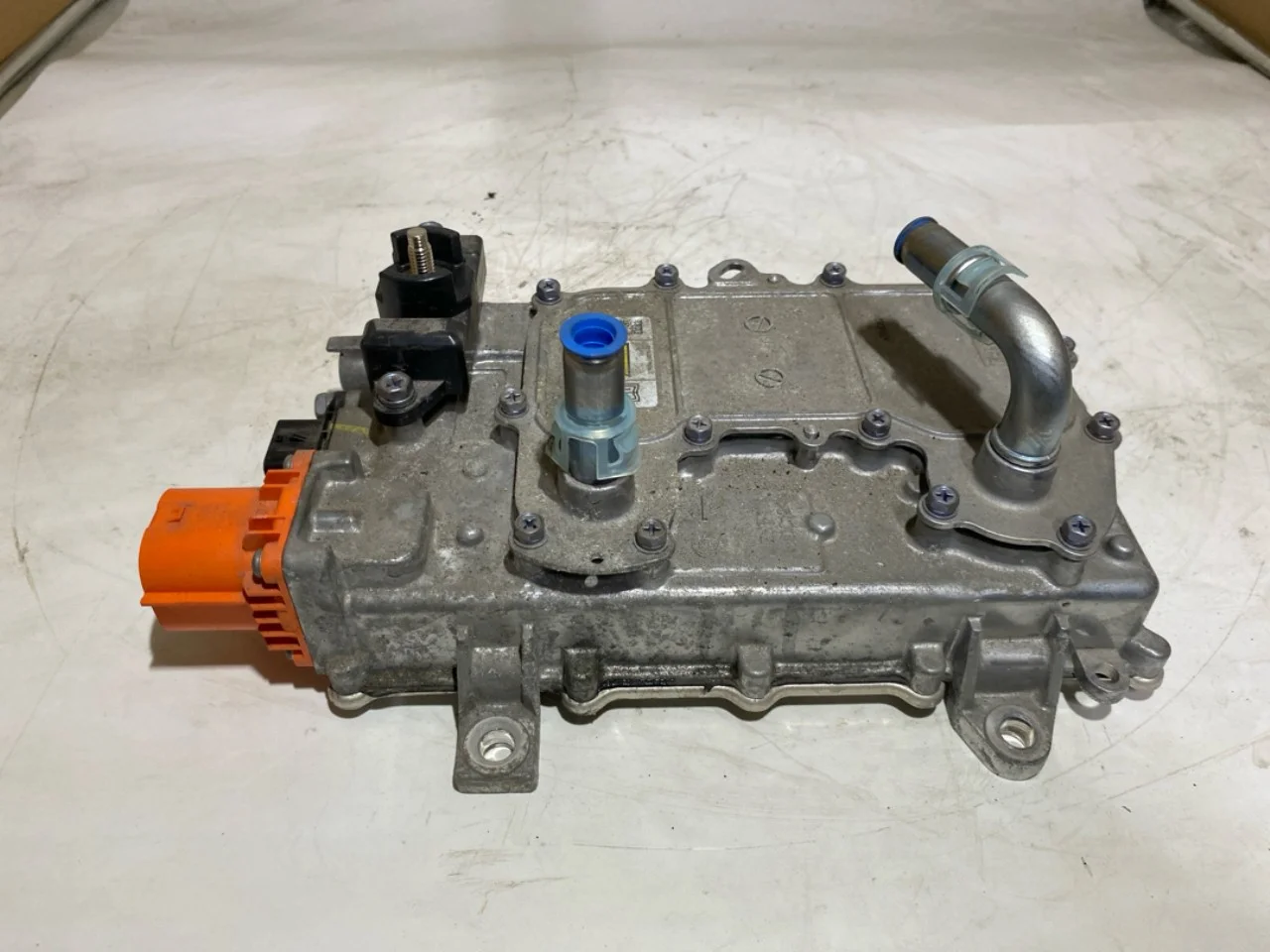 Ford MUSTANG MACH-E 2021- Voltage converter, battery