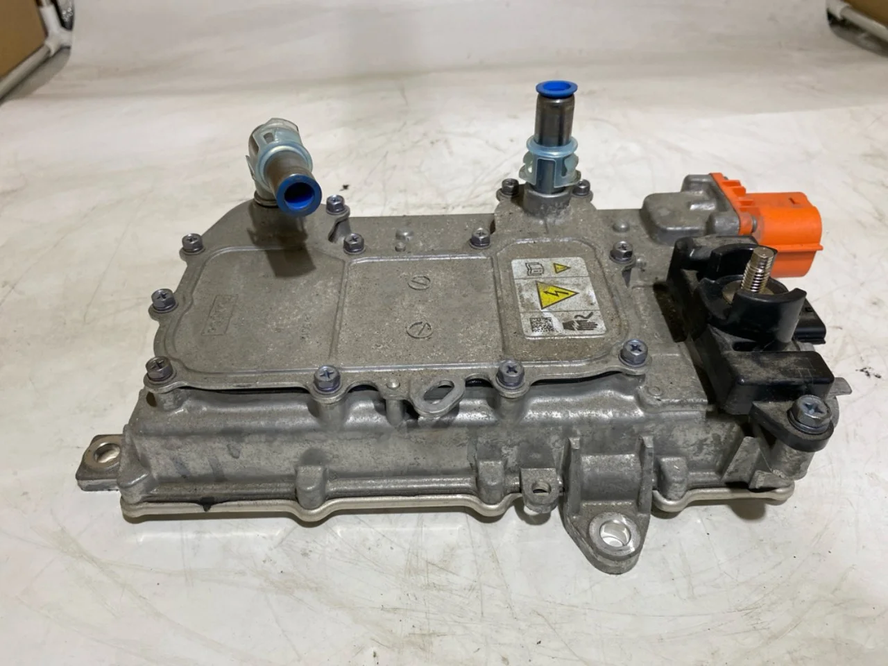 Ford MUSTANG MACH-E 2021- Voltage converter, battery view 2