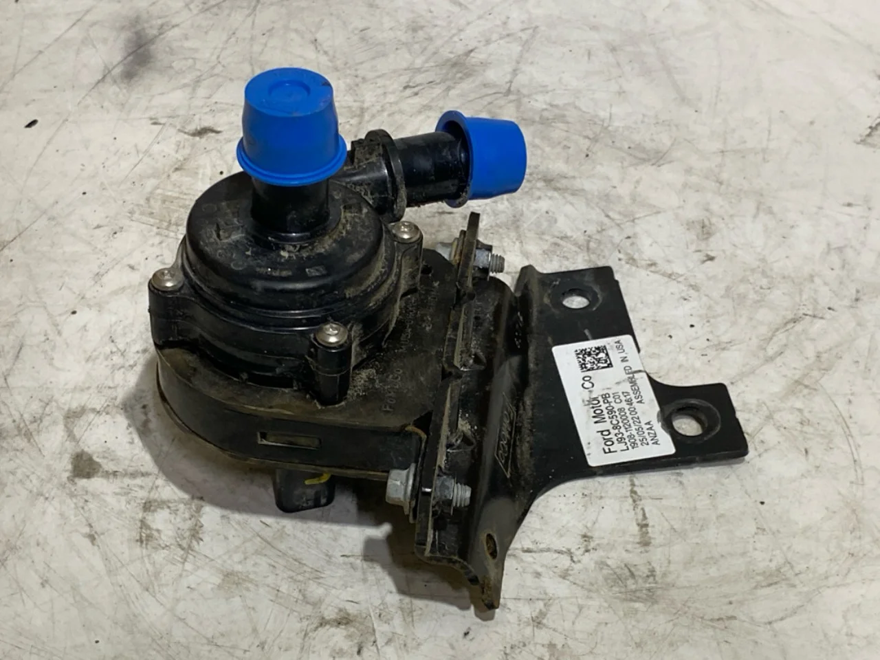 Ford MUSTANG MACH-E 2021- Circulation pump