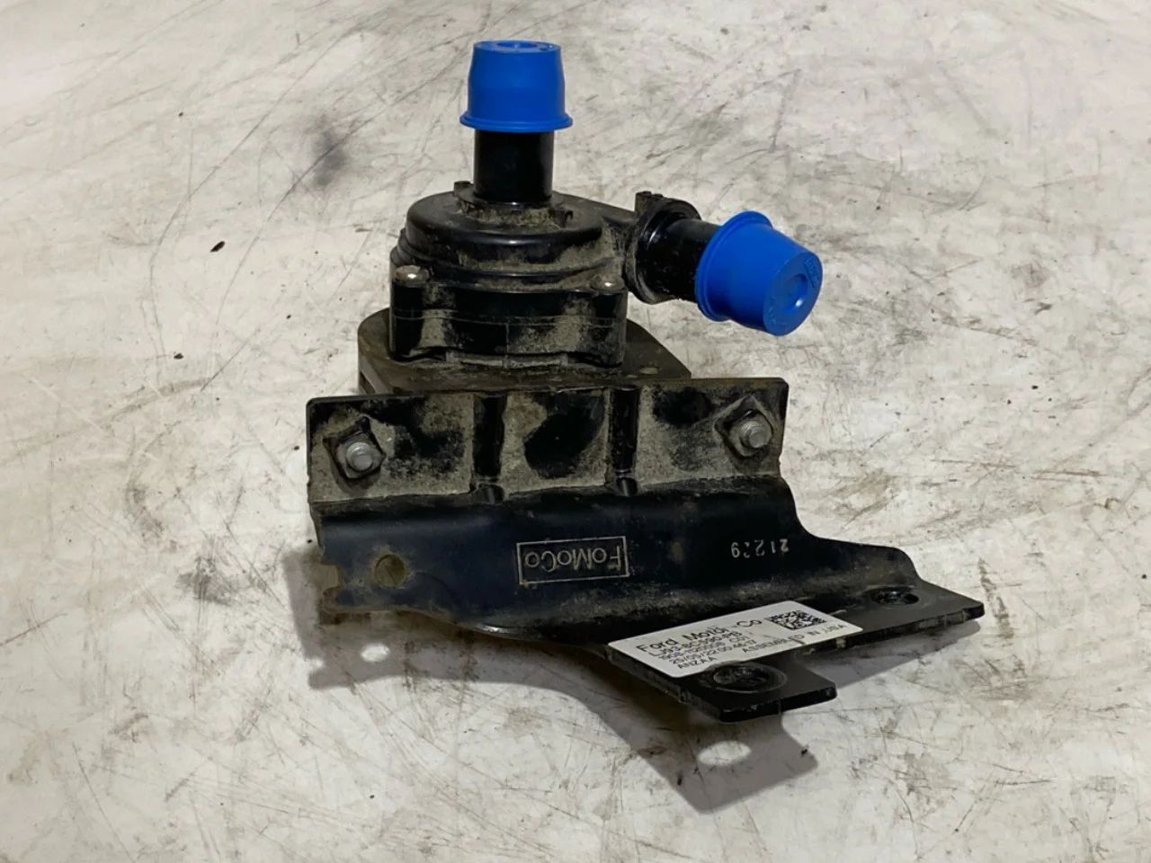 Ford MUSTANG MACH-E 2021- Circulation pump view 3