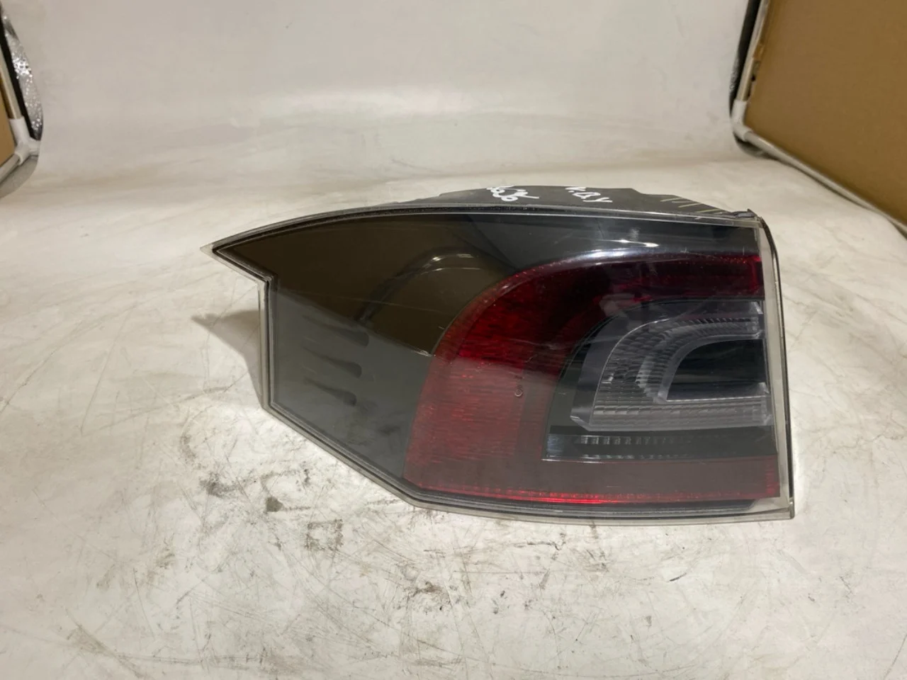 Tesla MODEL S 2013- Hátsó lámpa, bal