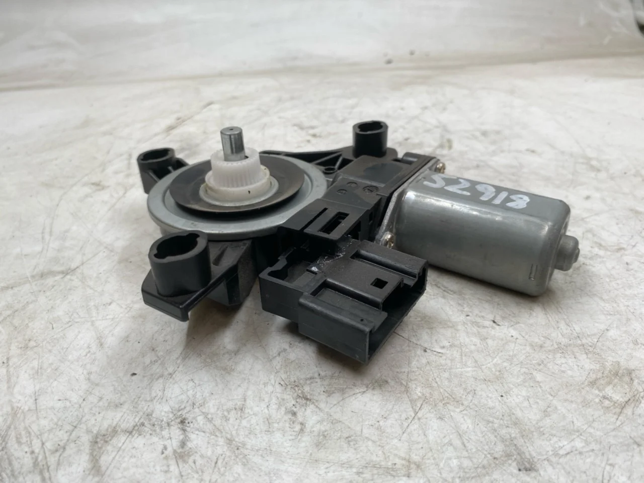 Ablakemelő motor