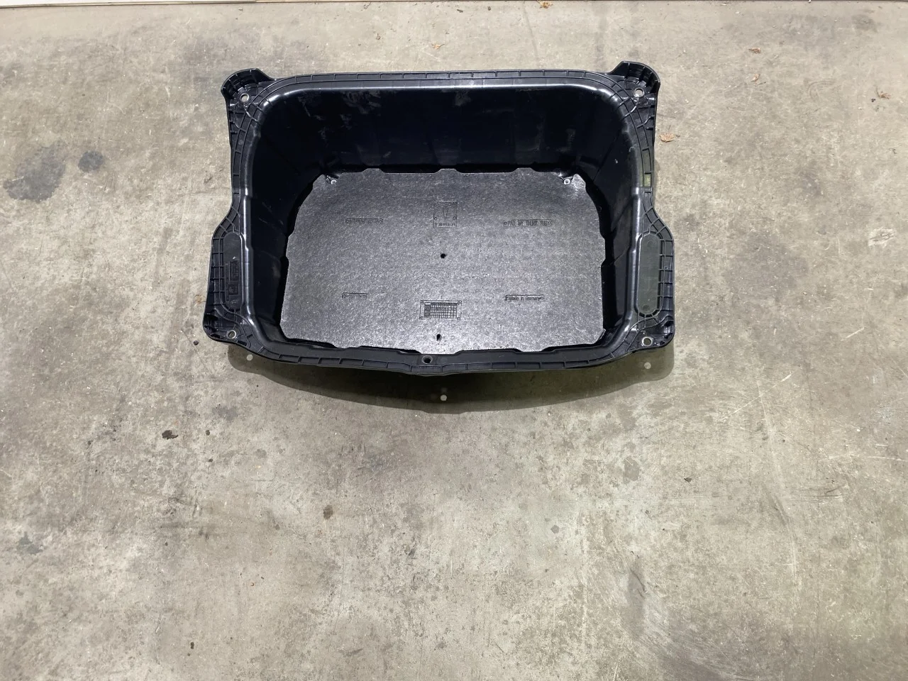 Tesla MODEL Y 2021- Egyéb belső berendezés