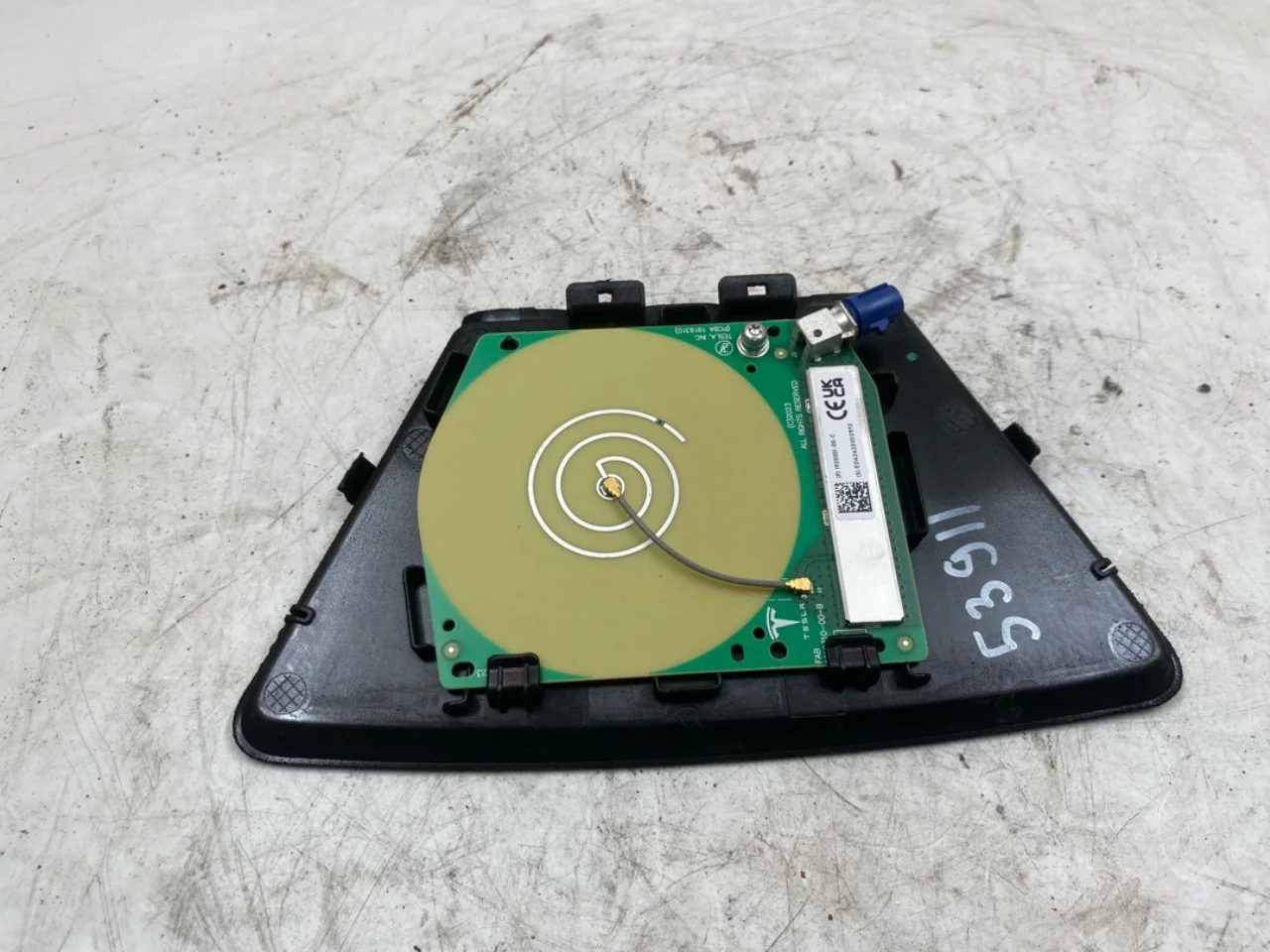 Tesla MODEL Y 2021- Antenna view 2