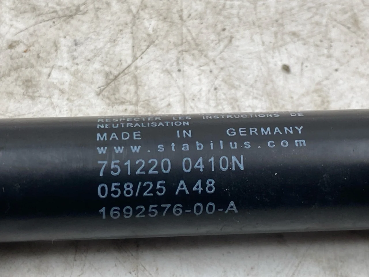 Tesla MODEL Y 2021- Amortizor cu gaz capotă vedere 4