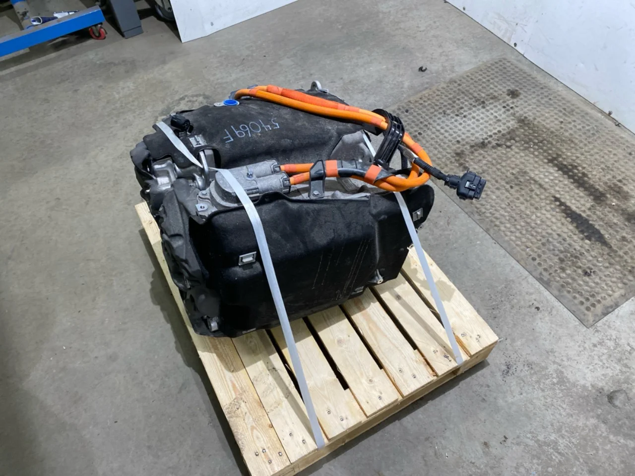 BMW I4 G26 2021-> Elektromos motor, első vedere 3