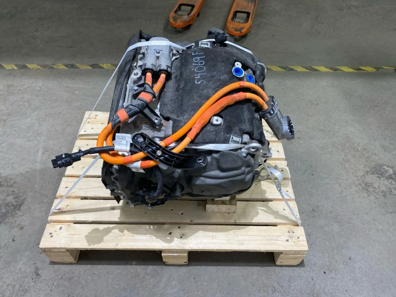 BMW I4 G26 2021-> Elektromos motor, első vedere 4