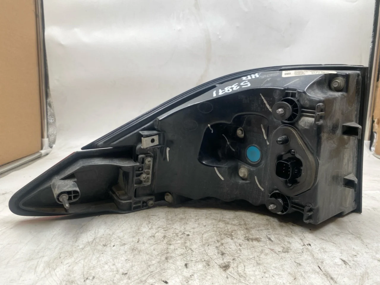Tesla MODEL X 2016- Right tail light view 2