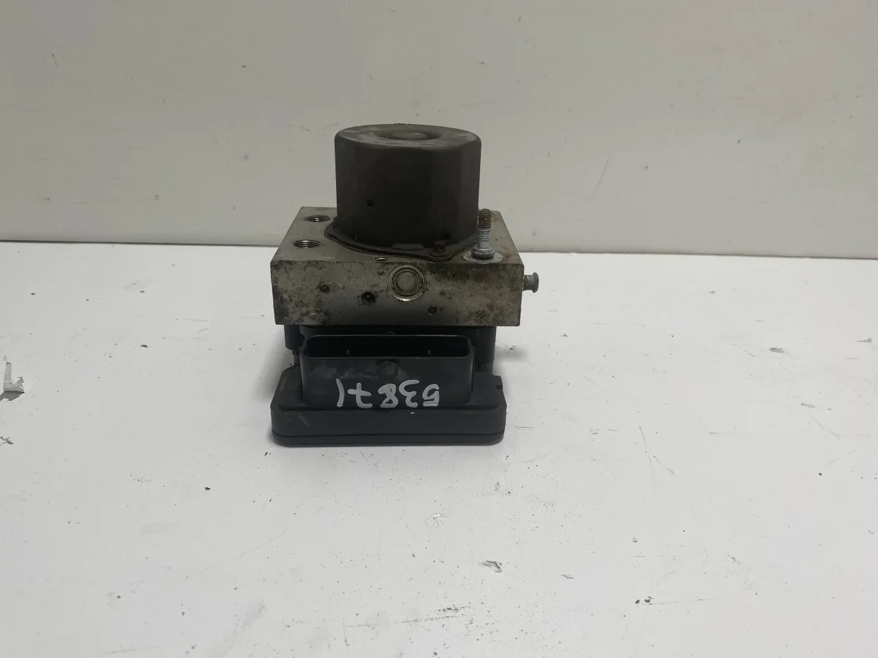Tesla MODEL X 2016- ABS hydraulic unit view 3