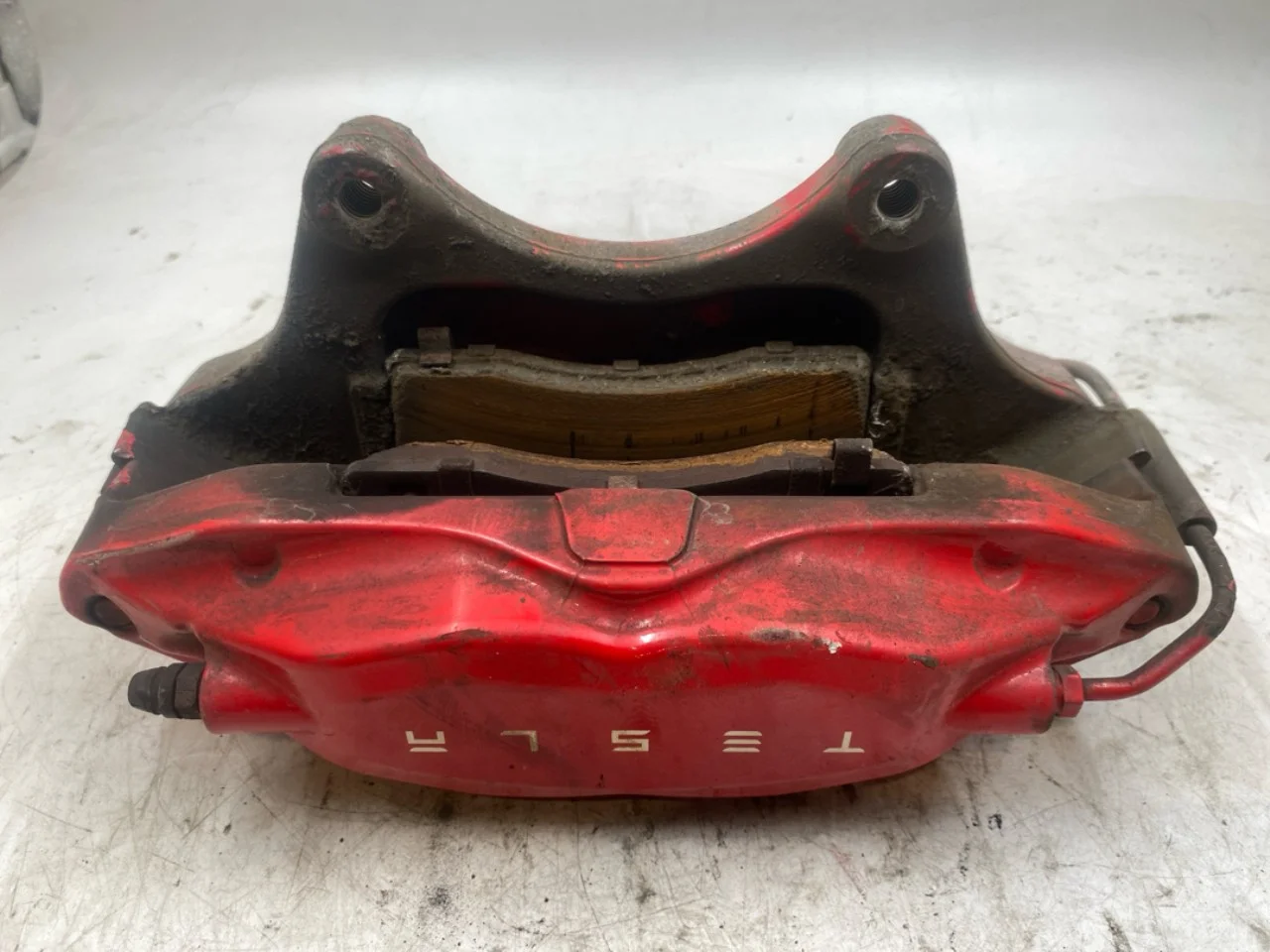 Tesla MODEL X 2016- Front right brake caliper view 3