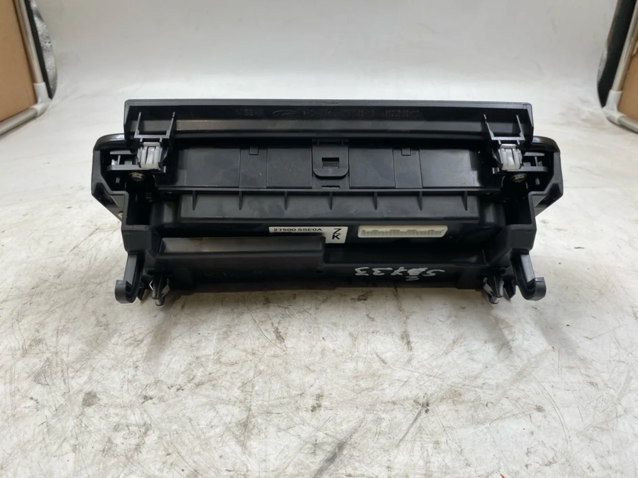 Nissan LEAF 2017-24 Heater control unit view 2