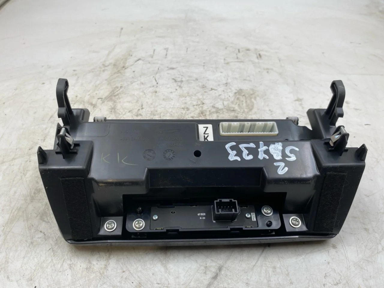 Nissan LEAF 2017-24 Heater control unit view 3