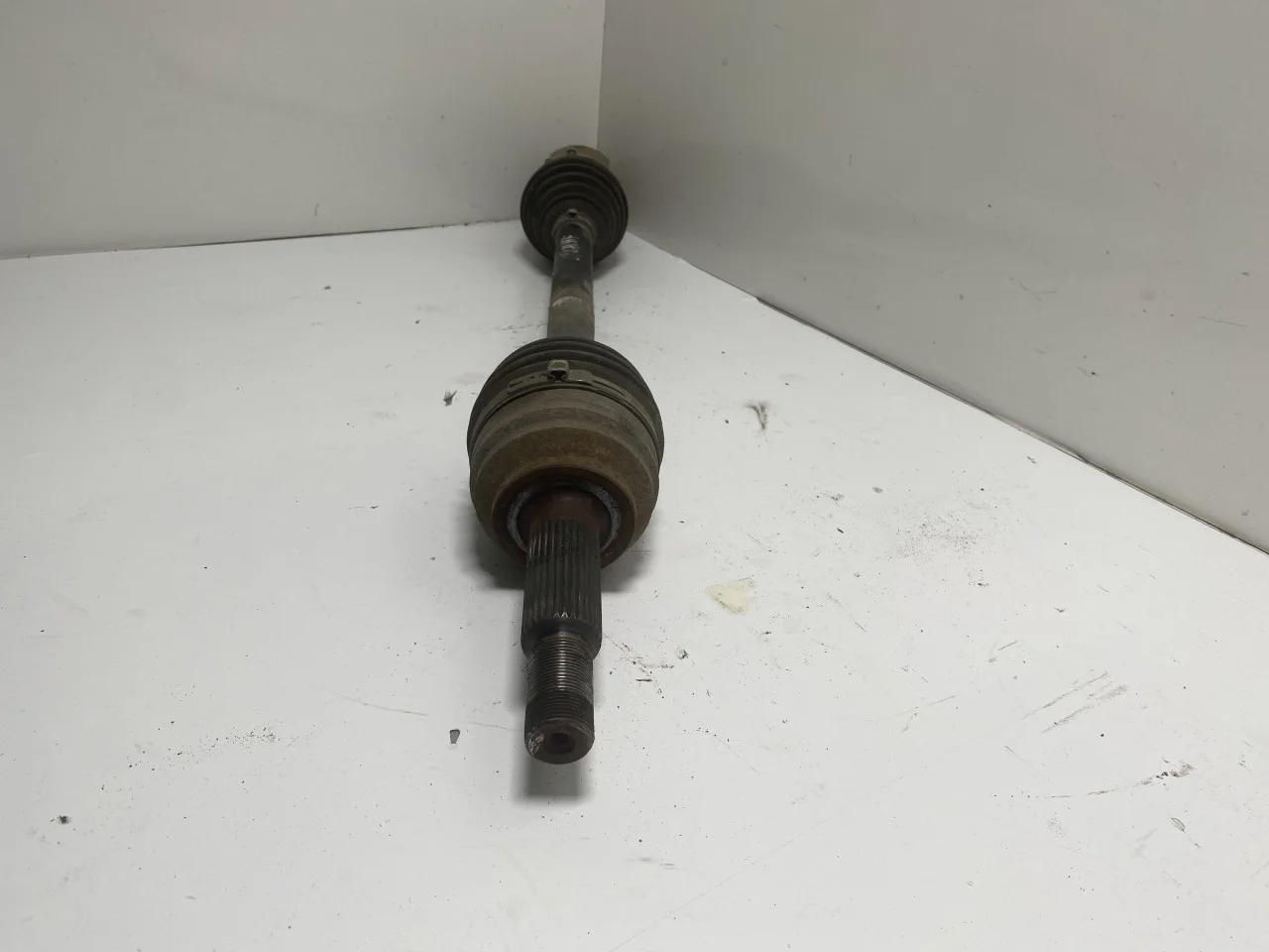 Tesla MODEL X 2016- Front right driveshaft view 3