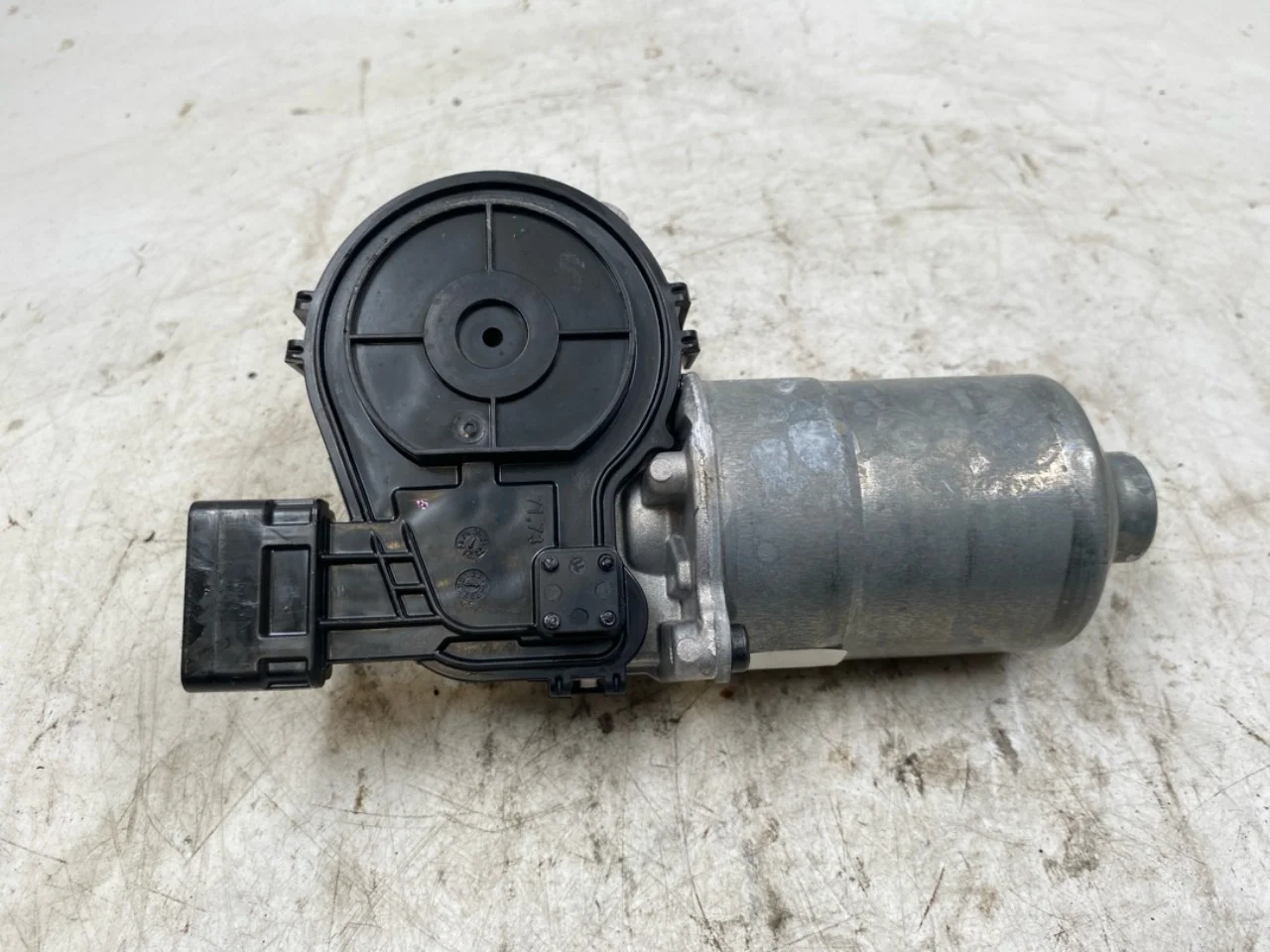 Ablaktörlő motor, szélvédő view 2