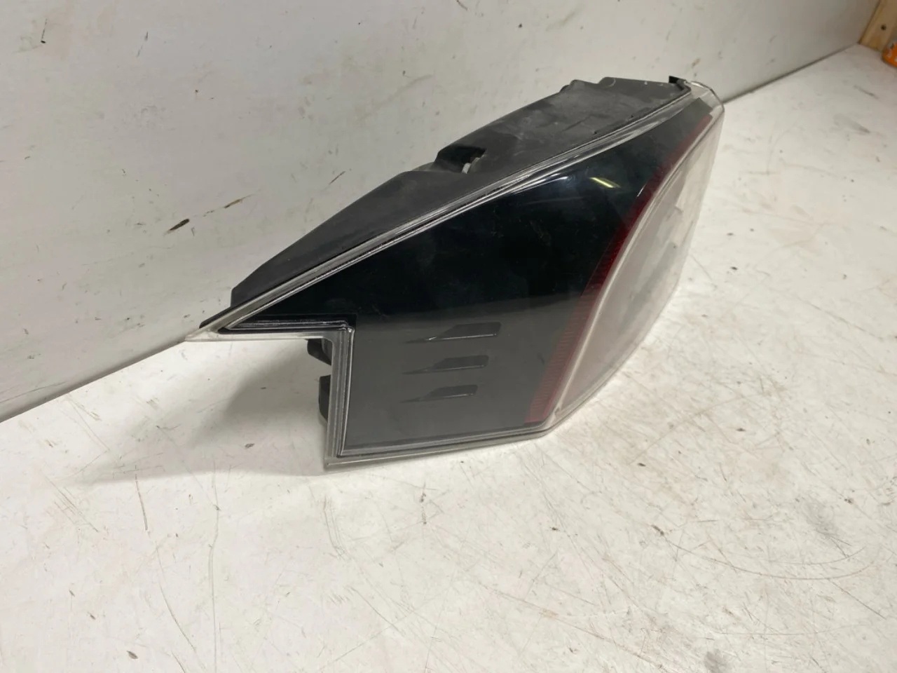 Tesla MODEL S 2013- Lampă spate stânga vedere 2