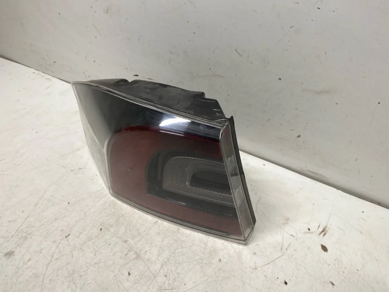 Tesla MODEL S 2013- Lampă spate stânga vedere 3