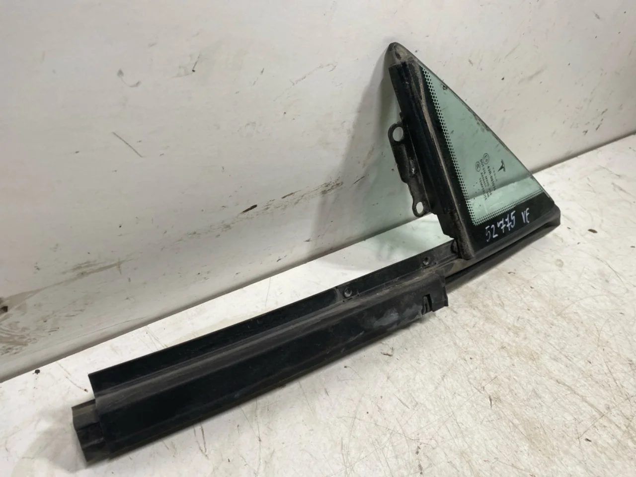 Tesla MODEL S 2013- Door glass, 4-door, front left view 2