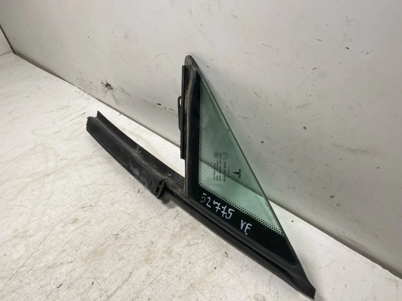 Tesla MODEL S 2013- Door glass, 4-door, front left view 3