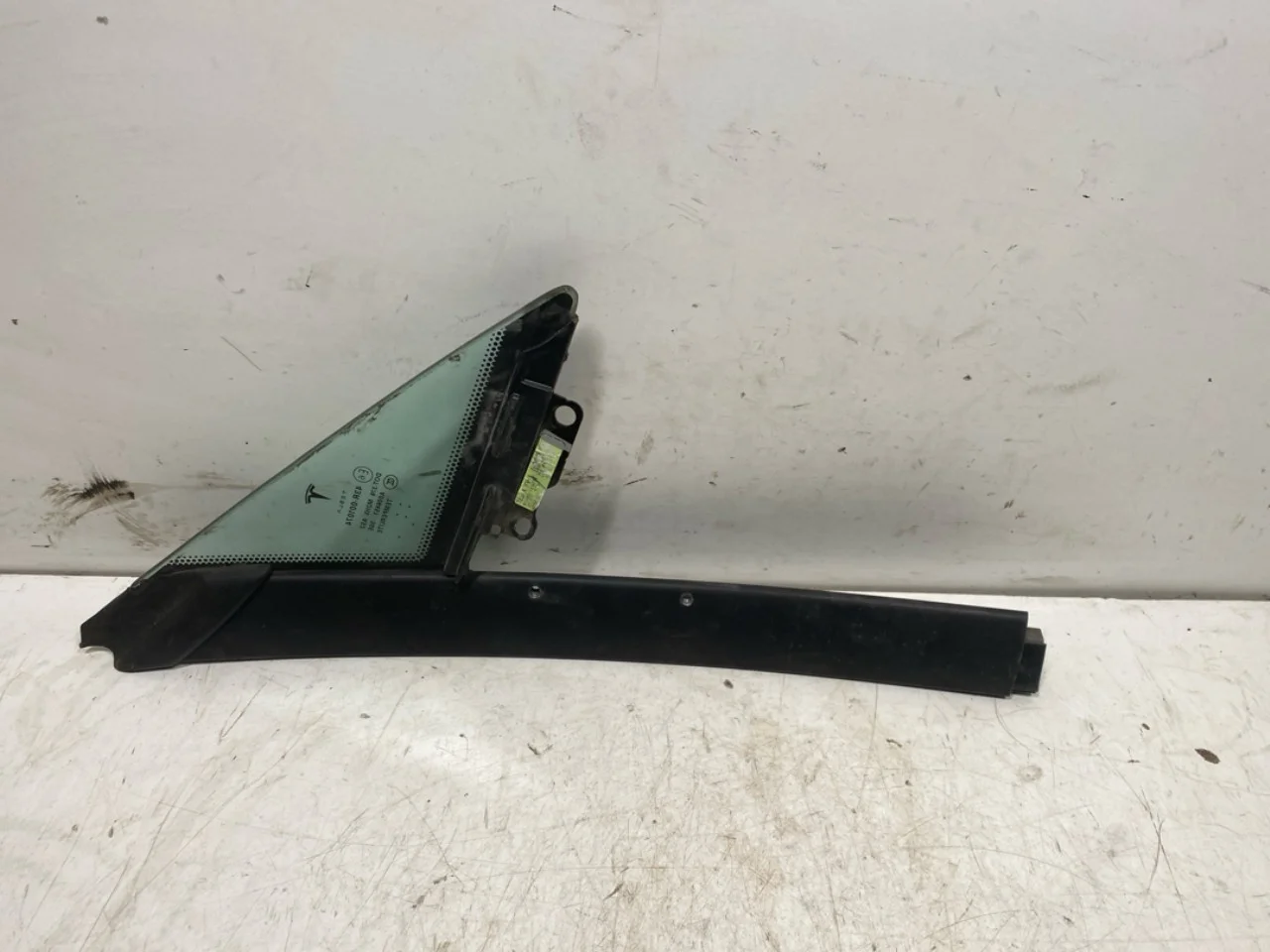 Tesla MODEL S 2013- Door glass, 4-door, front left view 4