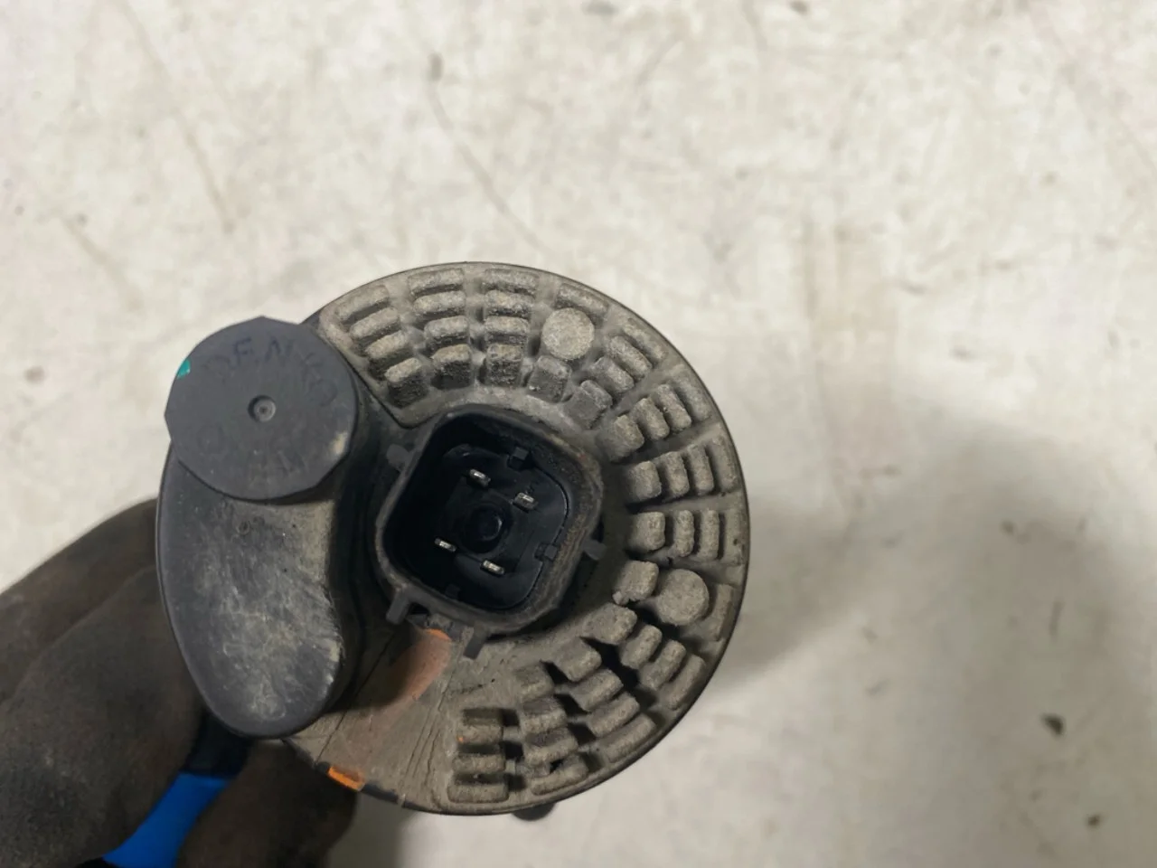 Tesla MODEL S 2013- Circulation pump view 4