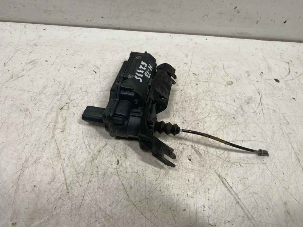 Fiat 500E 2020- Parking brake motor unit view 3