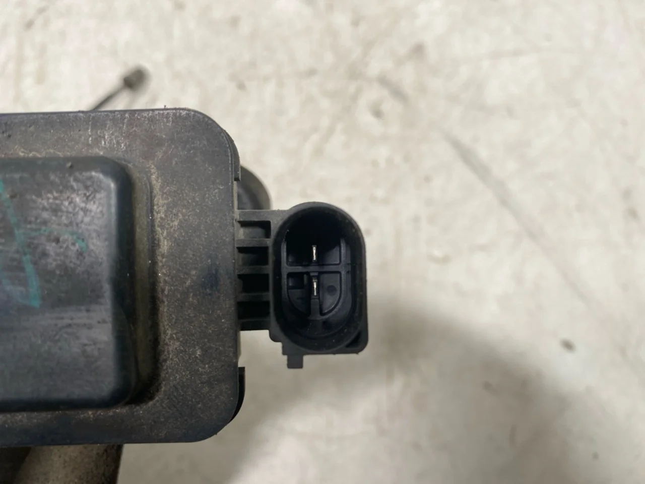 Fiat 500E 2020- Parking brake motor unit view 4