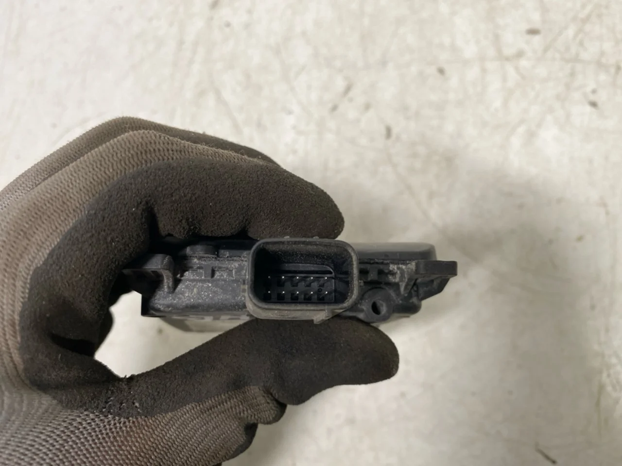 Polestar 2 2020- Senzor protecție activă la coliziune vedere 4